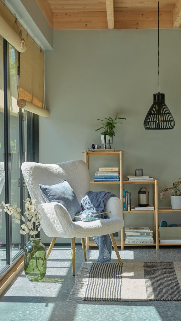 Armchair HUNDESTED off-white teddy/oak colour - JYSK